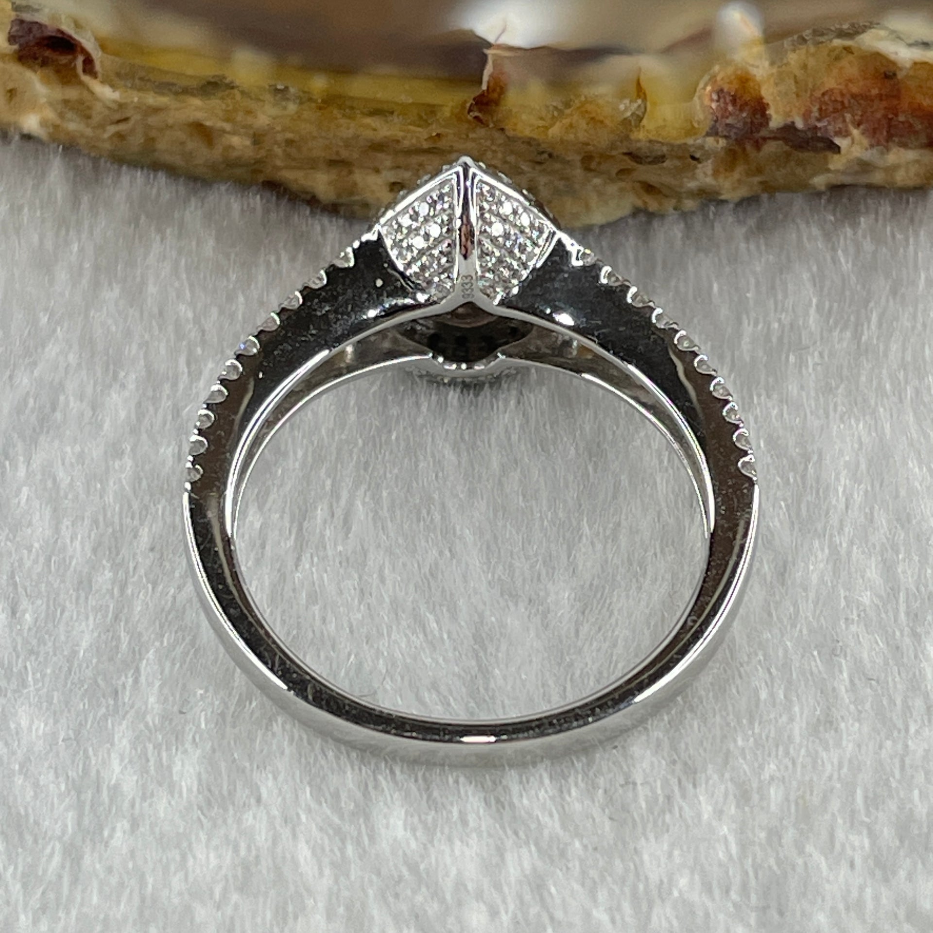 High Grade Natural Diamonds Tear Drop Shape D Color 0.3ct and Melees 0.6ct Platinum PT950 Ring Total 5.53g US7 HK15.5 EU54 Inner Diameter 17.4mm with GIA Cert - Huangs Jadeite and Jewelry Pte Ltd