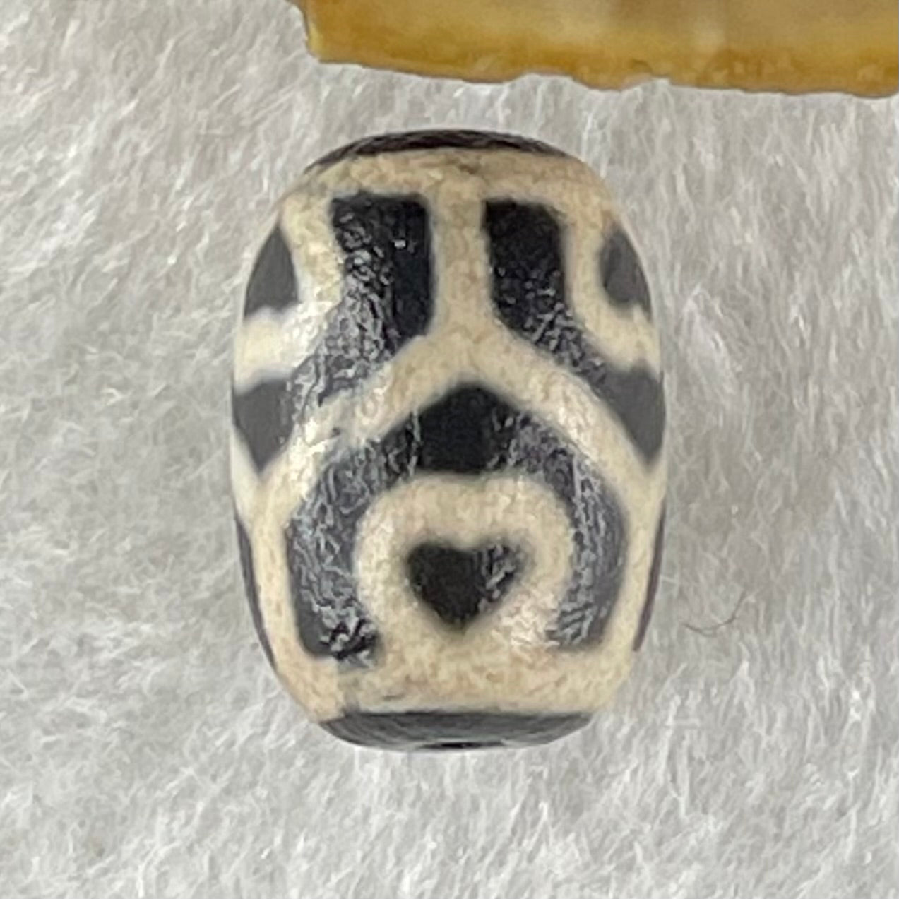 Natural Powerful Tibetan Old Oily Agate Tortoise Shell 6 Hearts Dzi Bead Heavenly Master (Tian Zhu) 龟壳六心天珠 2.18g 13.9 by 9.9mm - Huangs Jadeite and Jewelry Pte Ltd