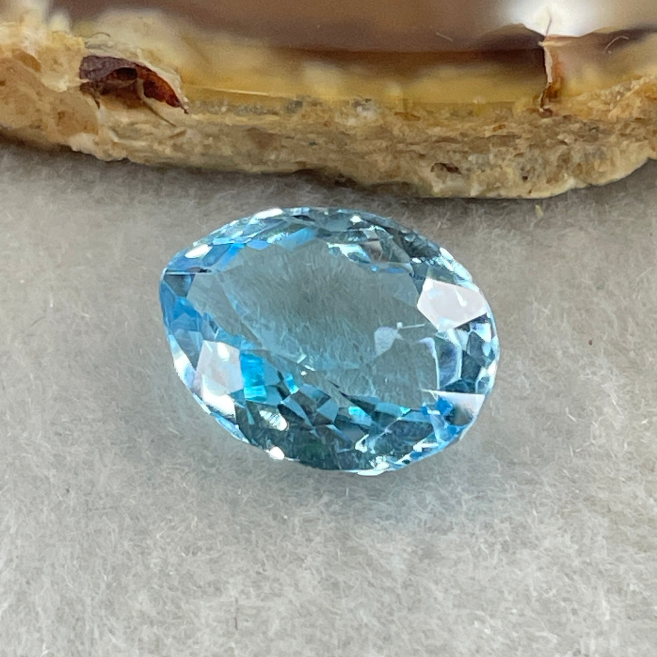 Natural Sky Blue Topaz Oval Shape 9.98ct 14.9 by 11.2 by 7.3mm - Huangs Jadeite and Jewelry Pte Ltd
