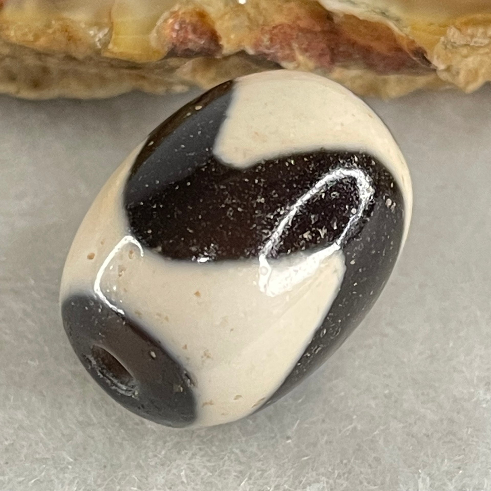 Natural Powerful Tibetan Old Oily Agate Tiger Tooth Daluo Dzi Bead Heavenly Master (Tian Zhu) 虎呀天诛 4.52g 17.4 by 13.2mm - Huangs Jadeite and Jewelry Pte Ltd