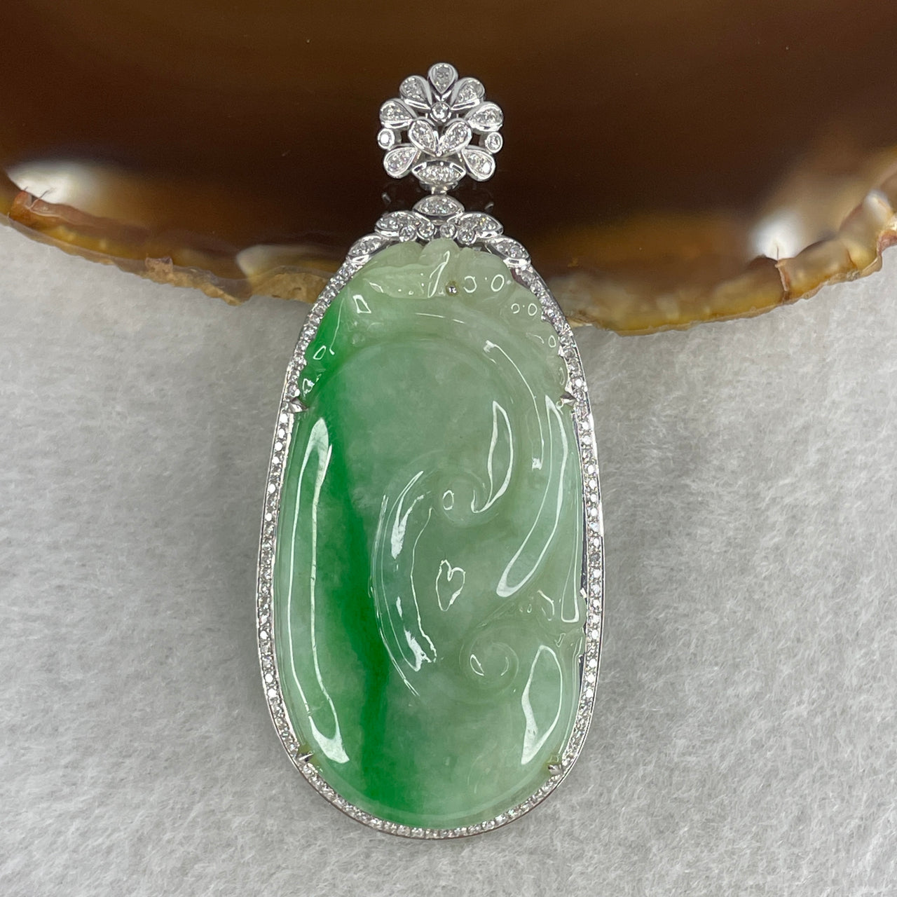 Natural Type A Jadeite Ruyi Pendant with Brilliant Diamonds in 18K White Gold | 45.0mm Light Green with Imperial "Spicy Green" Vein | High-Luxury High-Ice Statement Statement Heirloom (15.11g 24.2x4.5mm)