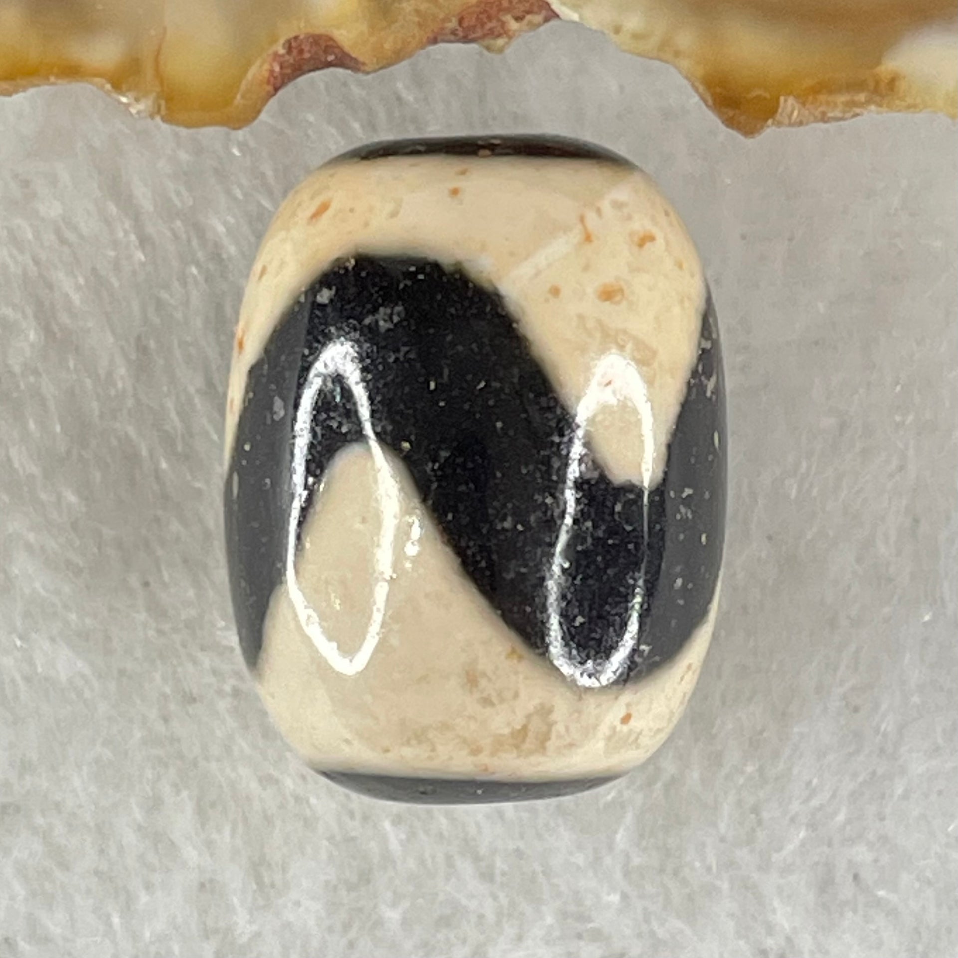 Natural Powerful Tibetan Old Oily Agate Tiger Tooth Daluo Dzi Bead Heavenly Master (Tian Zhu) 虎呀天诛 4.87g 17.5 by 13.5mm - Huangs Jadeite and Jewelry Pte Ltd
