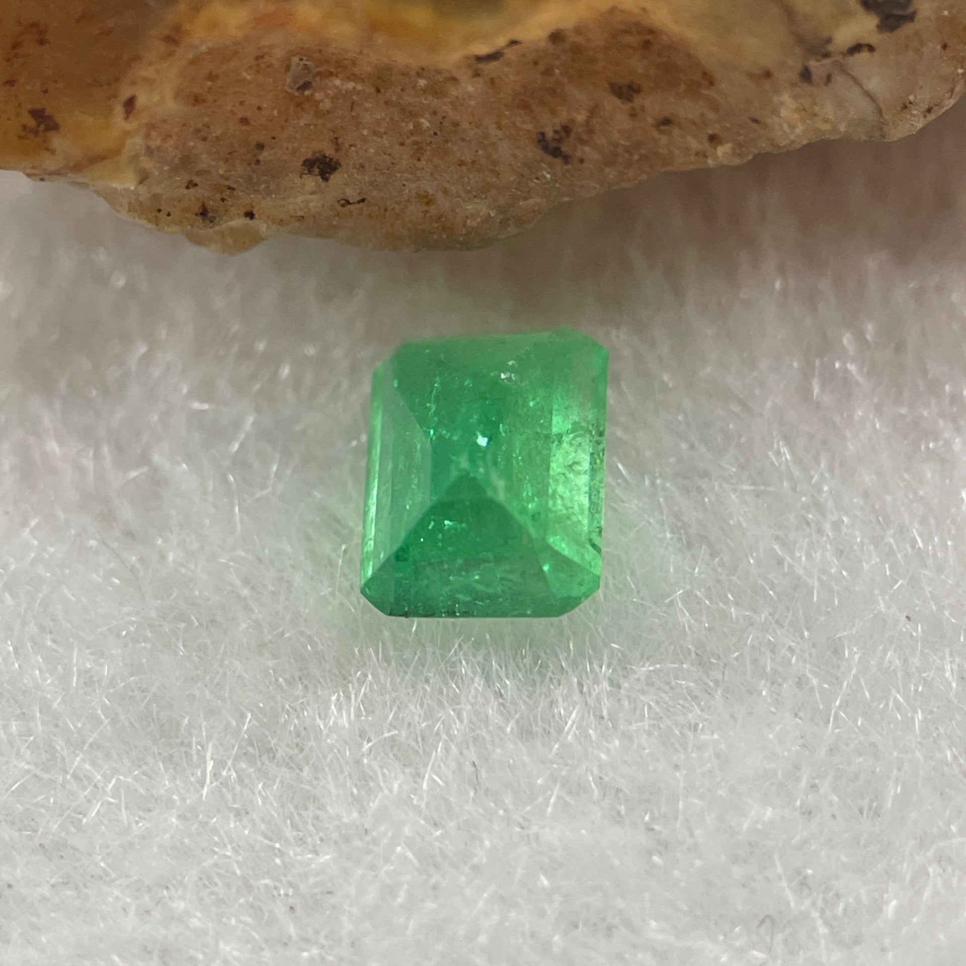 Natural Colombia Green Emerald (Beryl) Cut-Cornered Rectangular step cut 0.50ct 5.5 by 4.2 by 3.1mm - Huangs Jadeite and Jewelry Pte Ltd