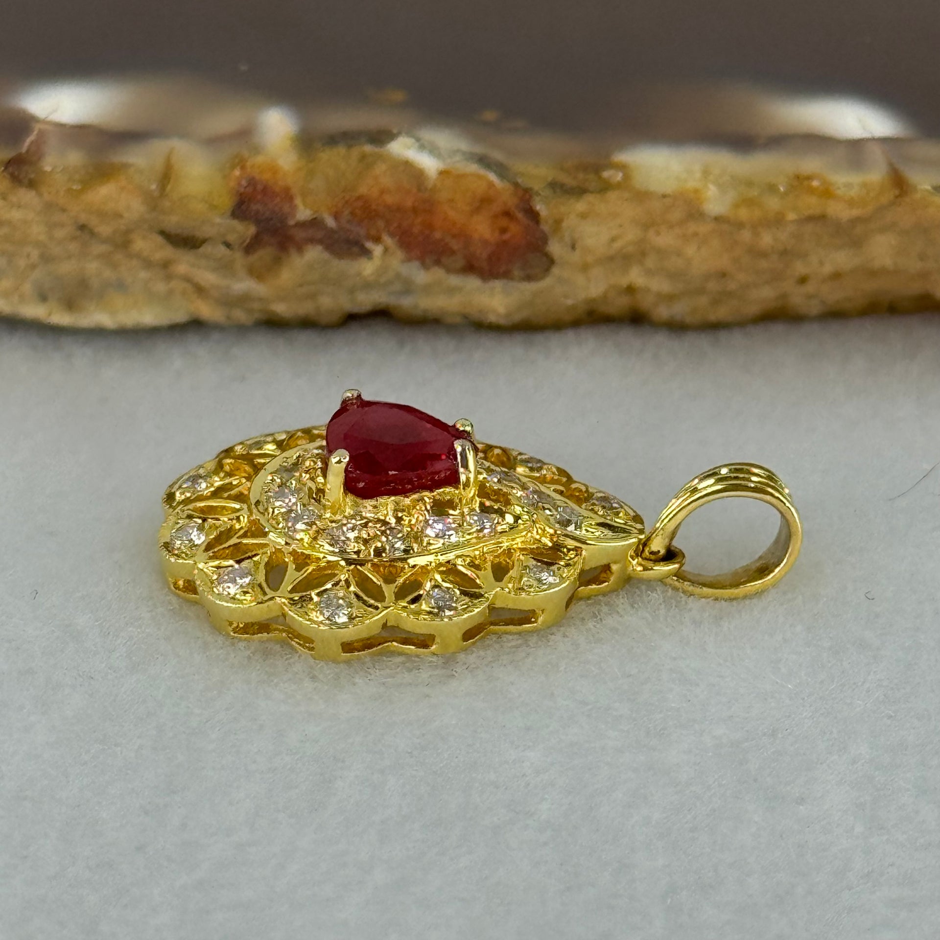 Natural Transparent Vivid Red Pear Shape Brilliant / Step Cut Ruby (Heated) Approx. 1.0ct 6.02 by 5.42 by 3.85mm in 750 18K Yellow Gold and Natural Diamonds 3.39g - Huangs Jadeite and Jewelry Pte Ltd