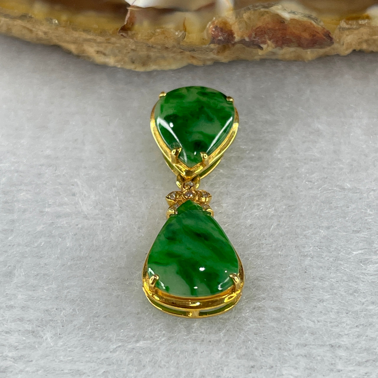 Type A Spicy Green Tear Drop Design Jade Jadeite 18k Yellow gold 1.4g 26.9 by 9.7 by 4.3mm - Huangs Jadeite and Jewelry Pte Ltd
