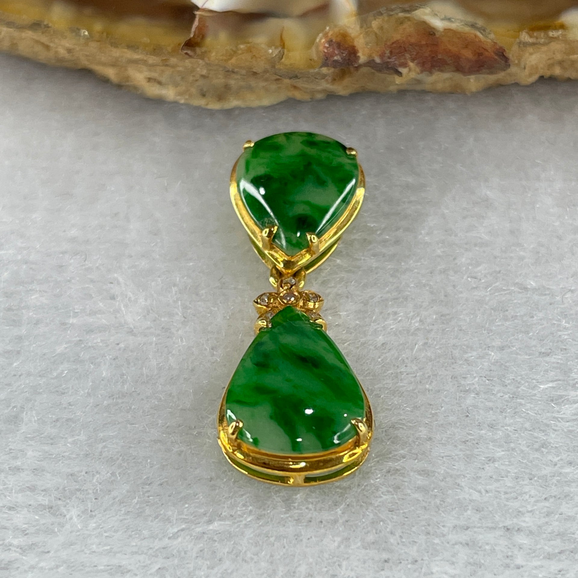 Type A Spicy Green Tear Drop Design Jade Jadeite 18k Yellow gold 1.4g 26.9 by 9.7 by 4.3mm - Huangs Jadeite and Jewelry Pte Ltd