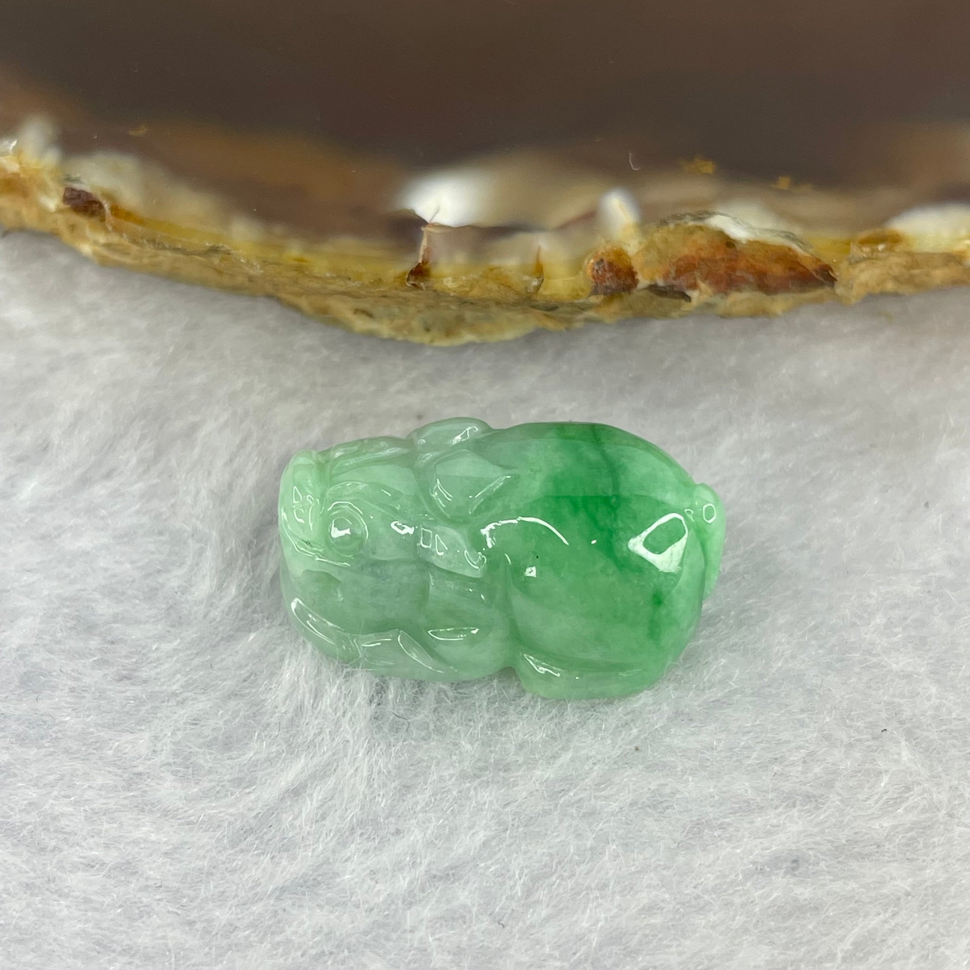 Type A Bright Green with Faint Lavender Jadeite Pixiu Pendent A货辣绿和浅紫罗兰翡翠貔貅吊坠 5.51g 23.0 by 14.0 by 9.6 mm - Huangs Jadeite and Jewelry Pte Ltd