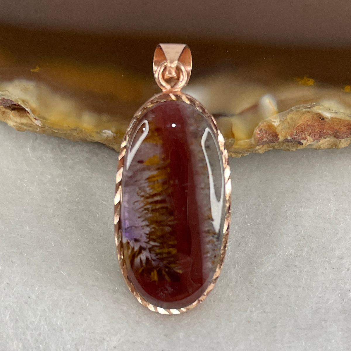 Collectors Grade Natural Purple Titanium Aurora Auralite 23 Pendant in S925 Gold-Tone Silver Clasp | 21.0mm Chevron Amulet (2.40g | 21.0 by 10.8 by 3.7mm)