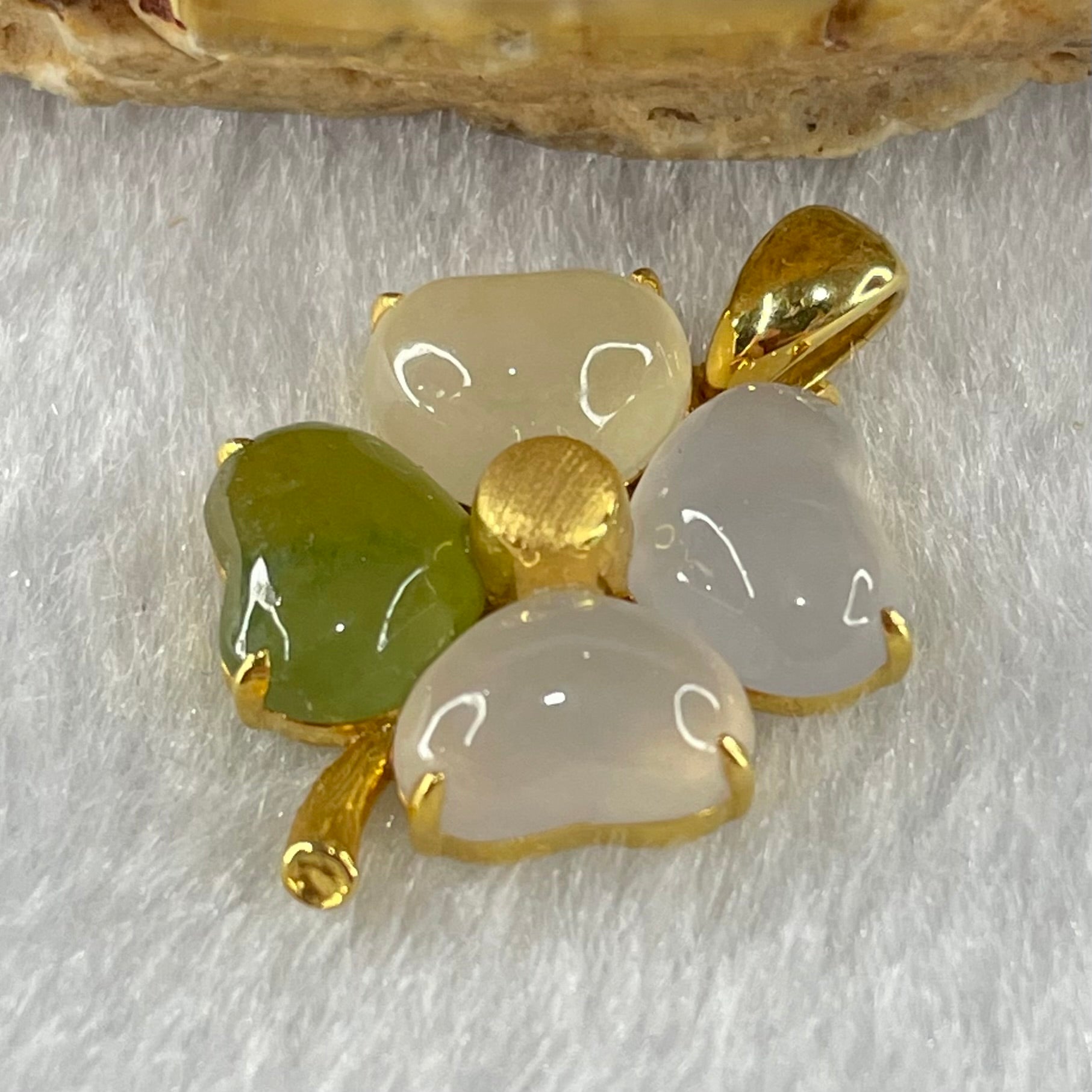 Type A Semi Icy Colourless to Faint Yellow Faint Lavender and Green Jadeite 4 Leafs Clover with Diamonds in 18K Yellow Gold Pendant 3.05g 5.5 by 8.0 by 3.5mm 4pcs - Huangs Jadeite and Jewelry Pte Ltd