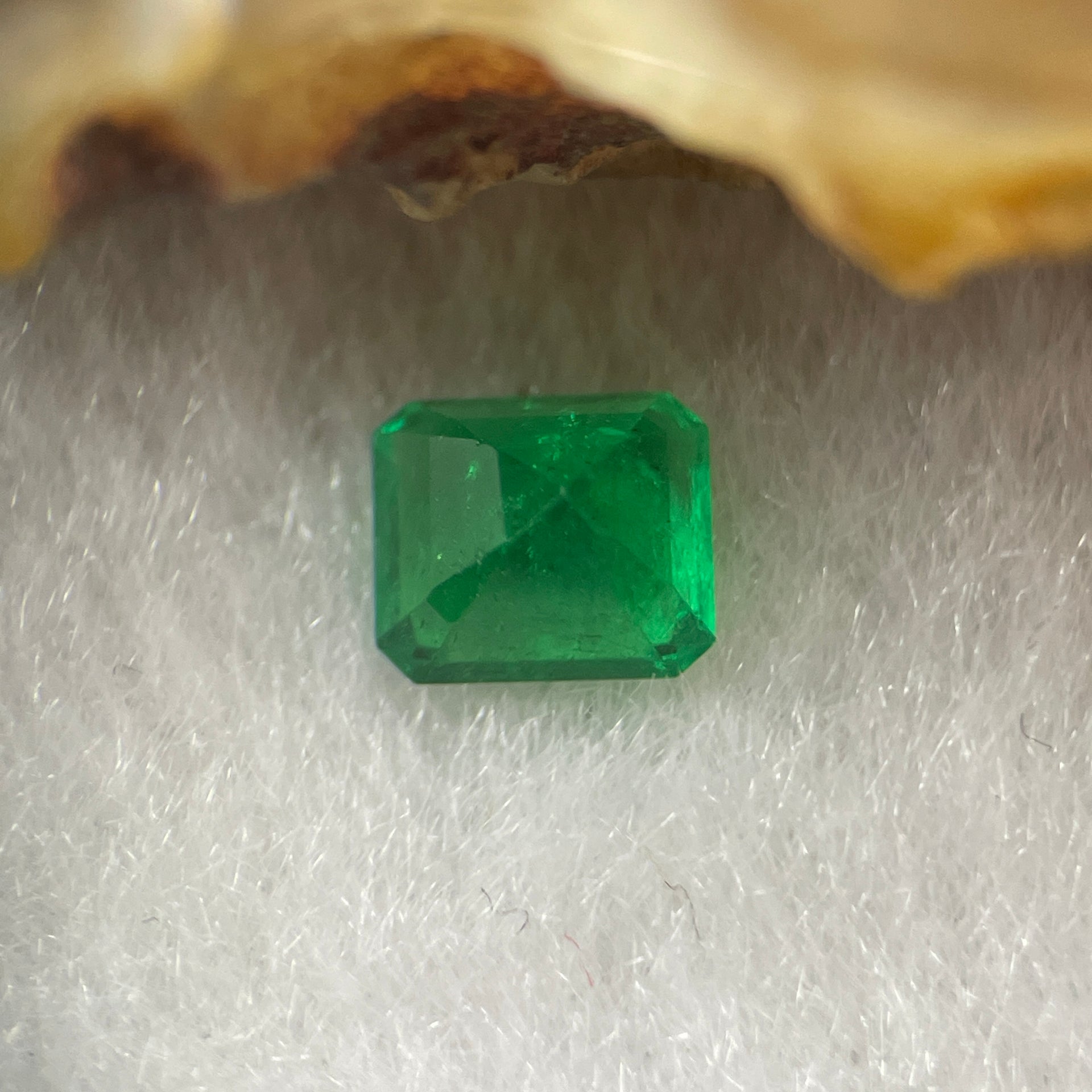 Natural Colombia Green Emerald (Beryl) Cut-Cornered Rectangular step cut 0.70cts 5.5 by 4.7 by 4.0mm - Huangs Jadeite and Jewelry Pte Ltd