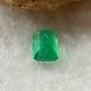 Natural Colombia Vivid Green Emerald (Beryl) Cut-Cornered Rectangular Step cut 0.47ct 5.6 by 3.9 by 2.8mm - Huangs Jadeite and Jewelry Pte Ltd