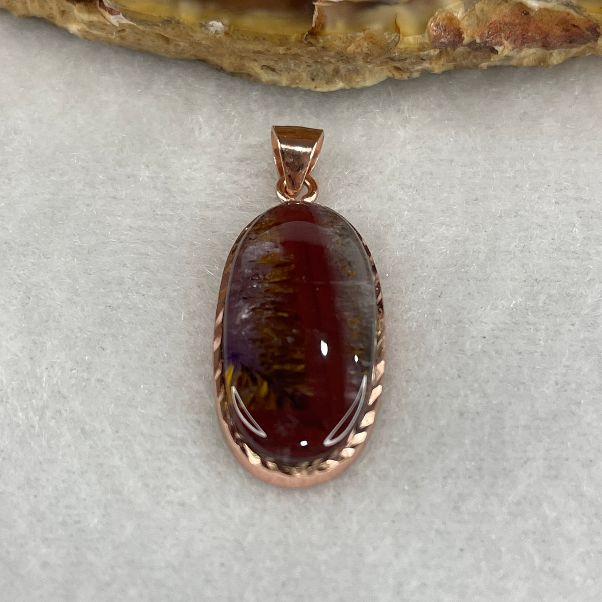 Collectors Grade Natural Purple Titanium Aurora Auralite 23 Pendant in S925 Gold-Tone Silver Clasp | 21.0mm Chevron Amulet (2.40g | 21.0 by 10.8 by 3.7mm)