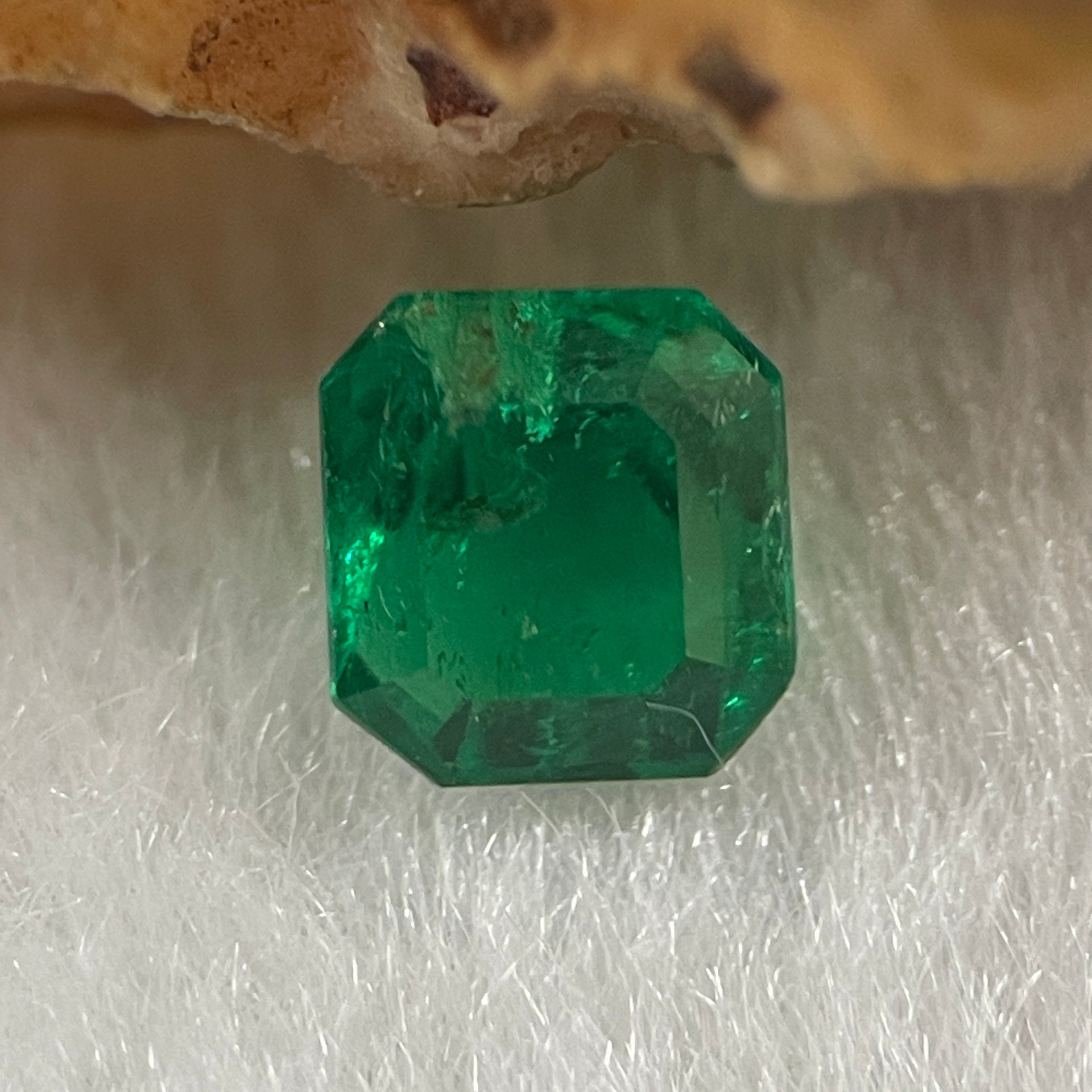 Natural Colombia Green Emerald (Beryl) Cut-Cornered Rectangular step cut 0.86ct 5.6 by 5.2 by 4.3mm - Huangs Jadeite and Jewelry Pte Ltd