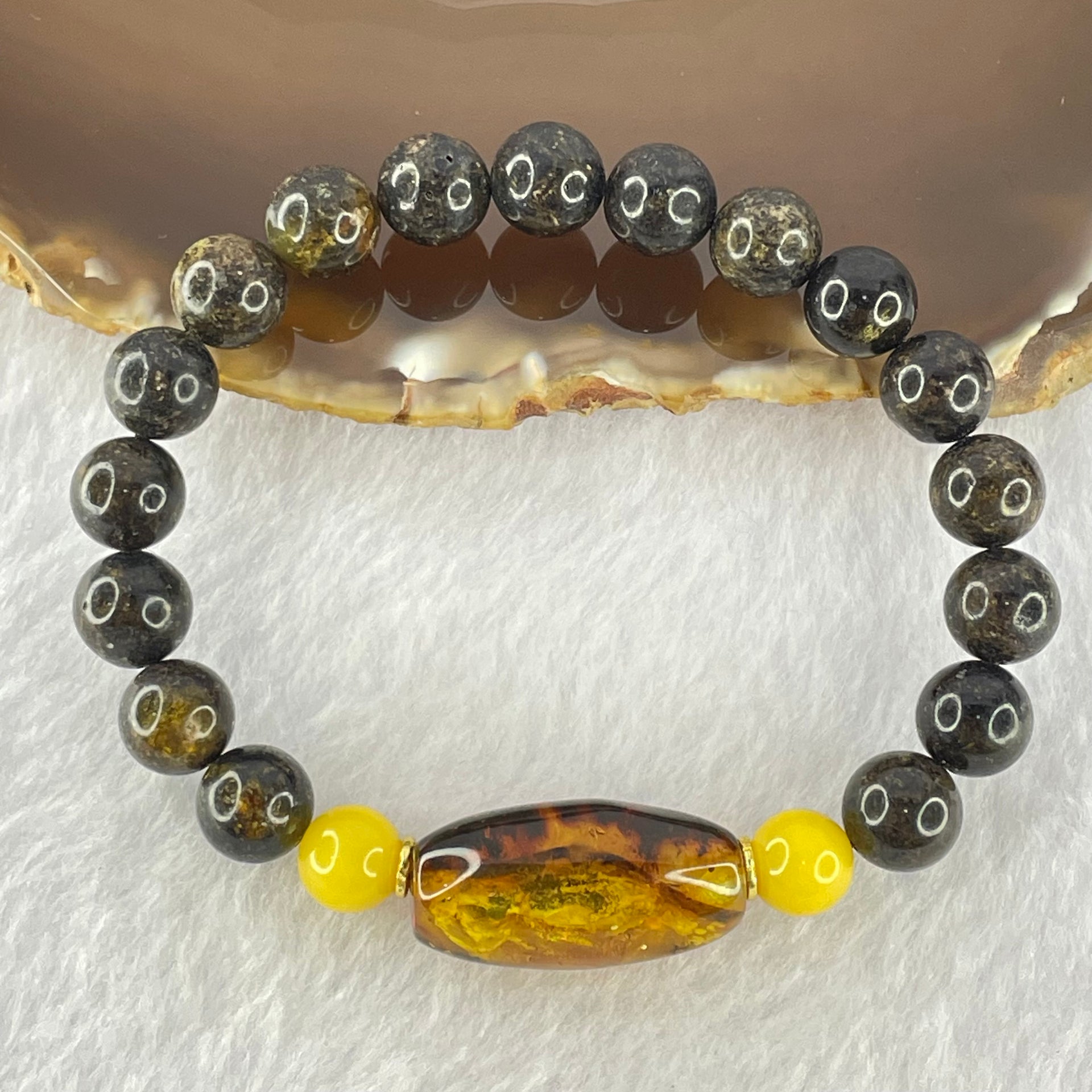 Natural Seaweed, Medicine  and Butterscotch Amber Beads Bracelet 天然海藻珀+药王珀手链l 8.68g 16cm 24.9 by 12.0mm 1 Beads 8.8mm 19 Beads - Huangs Jadeite and Jewelry Pte Ltd
