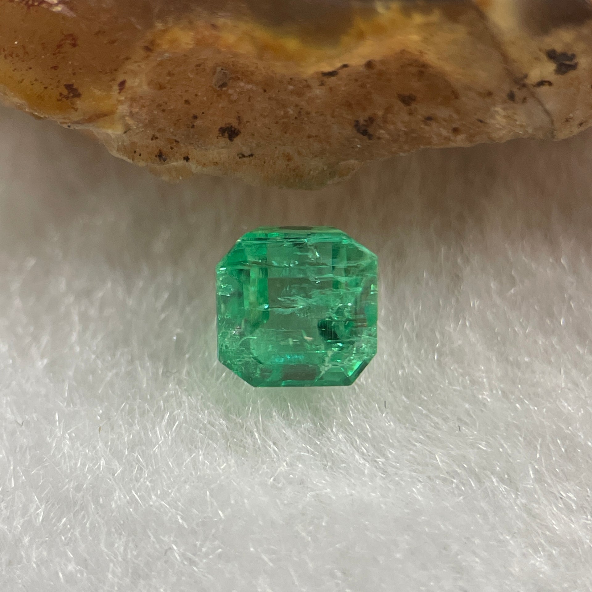 Natural Colombia Green Emerald (Beryl) Cut-Cornered Rectangular step cut 0.68ct 4.9 by 4.9 by 3.8mm - Huangs Jadeite and Jewelry Pte Ltd