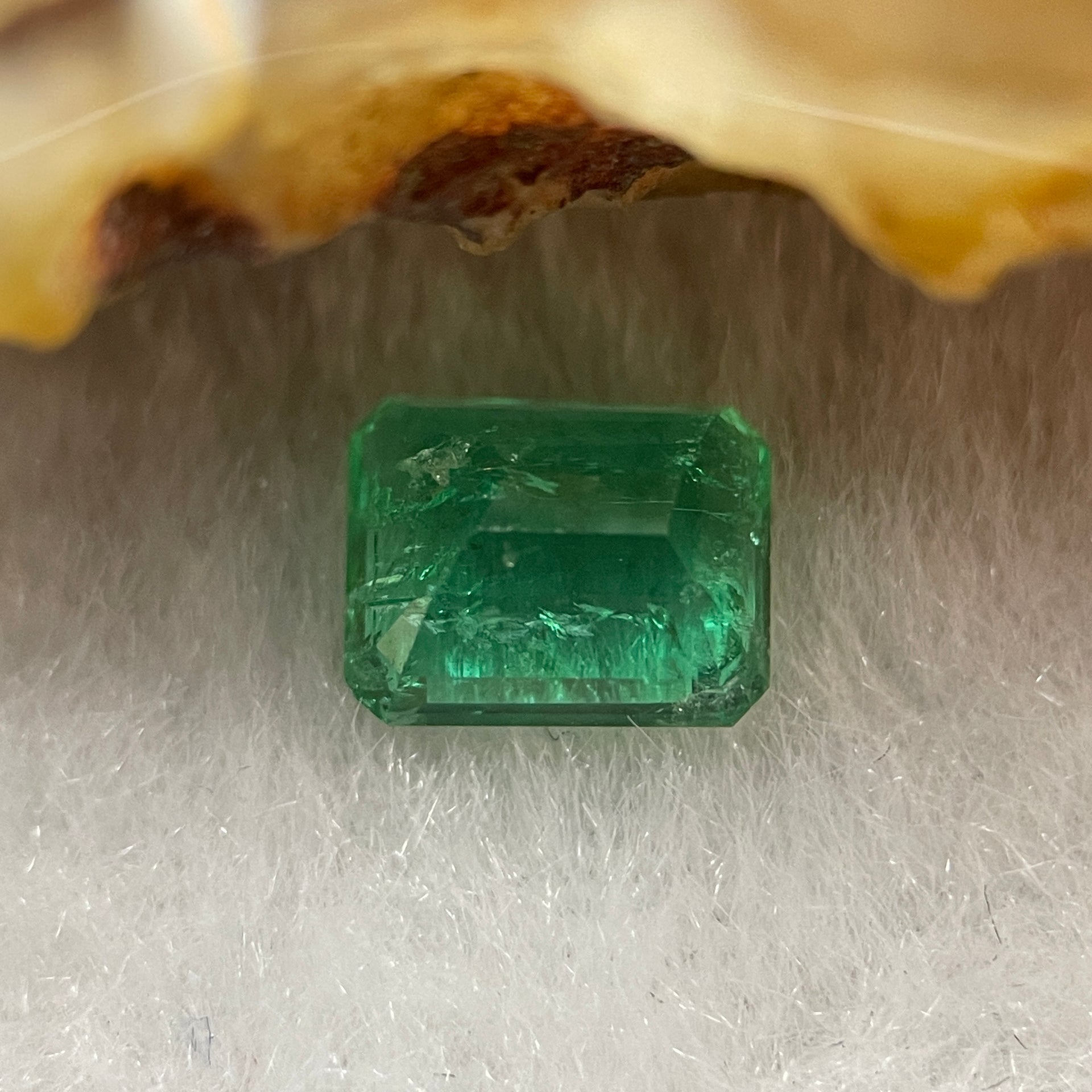 Natural Colombia Green Emerald (Beryl) Cut-Cornered Rectangular step cut 1.06ct 6.8 by 5.4 by 3.4mm - Huangs Jadeite and Jewelry Pte Ltd