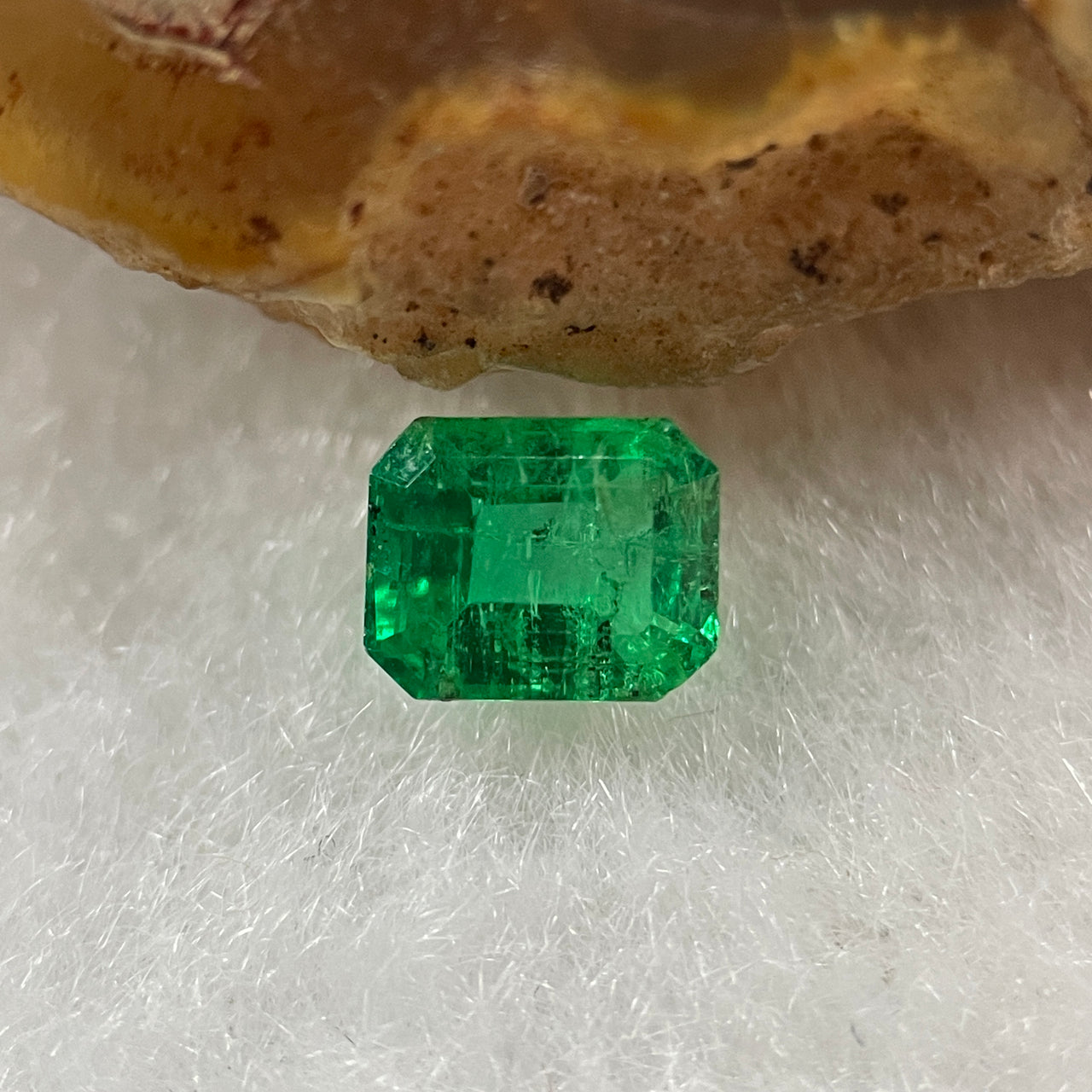 Natural Colombia Green Emerald (Beryl) Cut-Cornered Rectangular step cut 0.56ct 5.8 by 4.5 by 2.9mm - Huangs Jadeite and Jewelry Pte Ltd