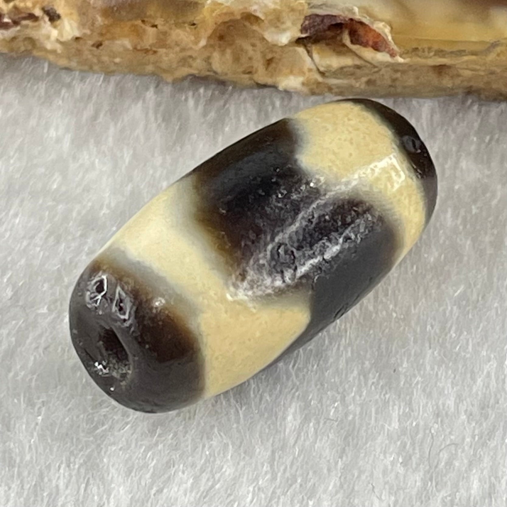 Natural Powerful Tibetan Old Oily Agate Tiger Tooth Daluo Dzi Bead Heavenly Master (Tian Zhu) 虎呀天诛 3.04g 19.9 by 10.1mm - Huangs Jadeite and Jewelry Pte Ltd