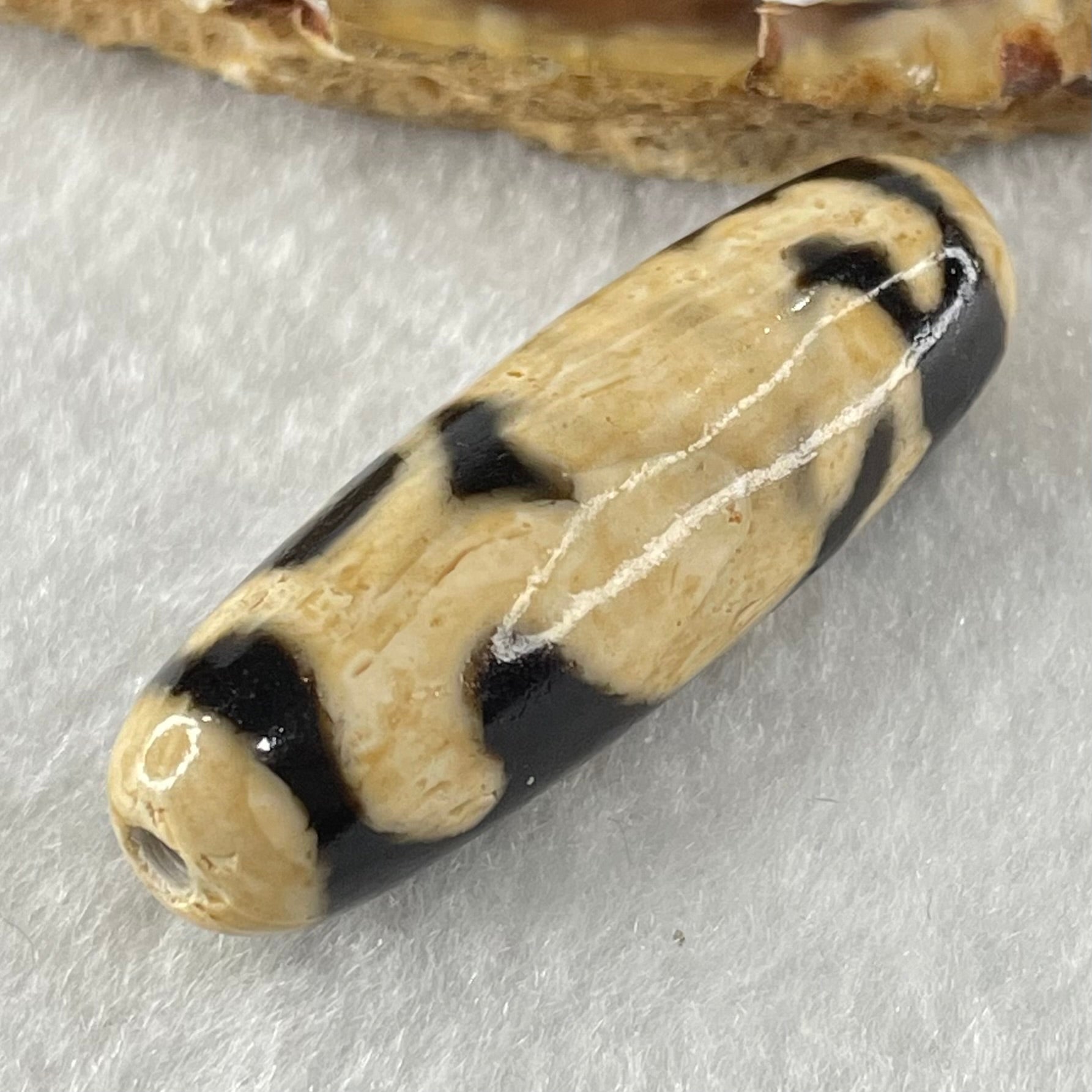 Natural Powerful Tibetan Old Oily Agate Dzi Bead Heavenly Master (Tian Zhu) 天珠 8.88g 38.2 by 12.3mm - Huangs Jadeite and Jewelry Pte Ltd