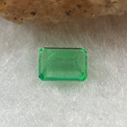 Natural Colombia Vivid Green Emerald (Beryl) Cut-Cornered Rectangular Step cut 0.49ct 5.6 by 3.9 by 3.0mm - Huangs Jadeite and Jewelry Pte Ltd