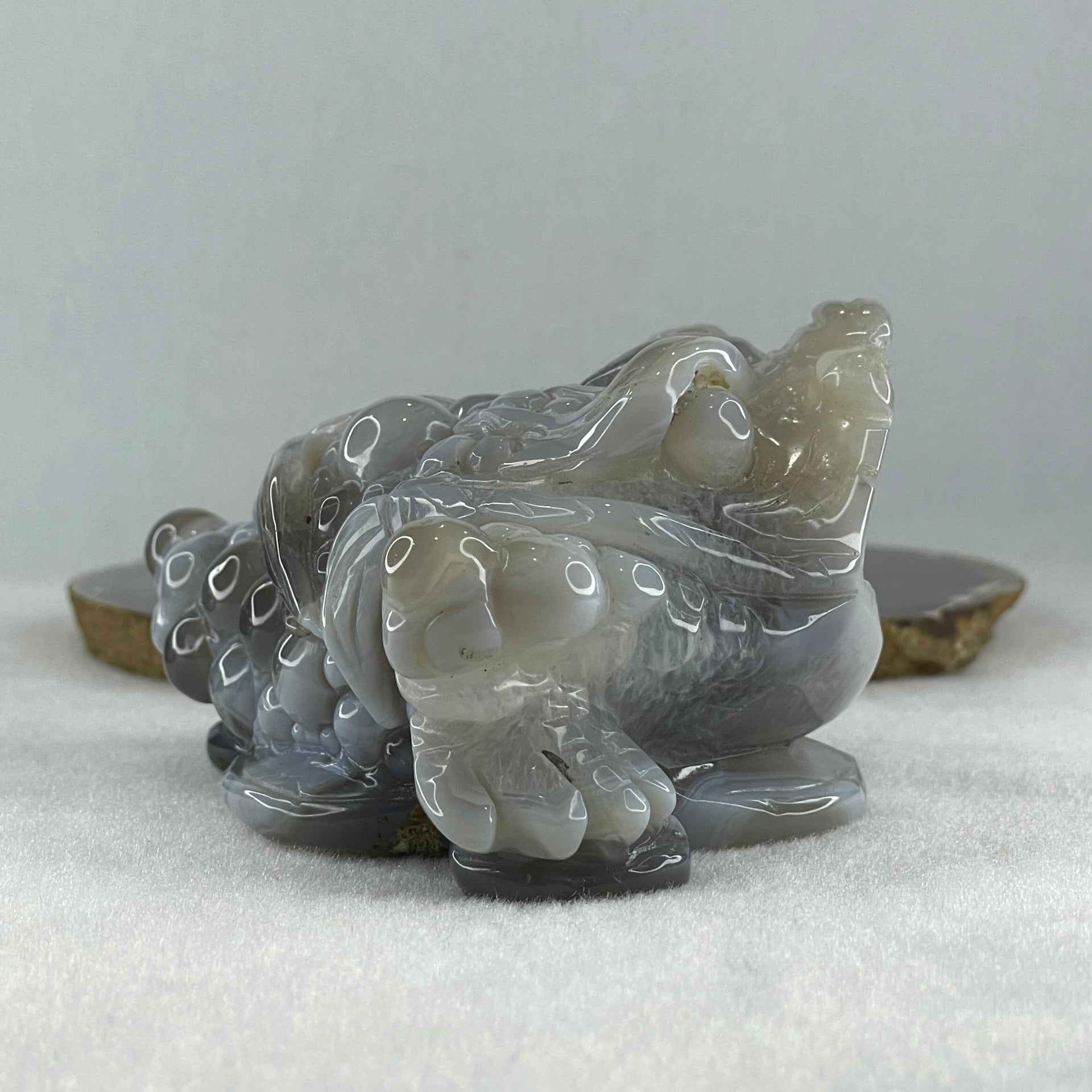 Natural White with Blueish Wuji Grey Agate with white Quartz 3 Legged Toast Display 637.7g 132.0 by 96.0 by 60.0mm - Huangs Jadeite and Jewelry Pte Ltd