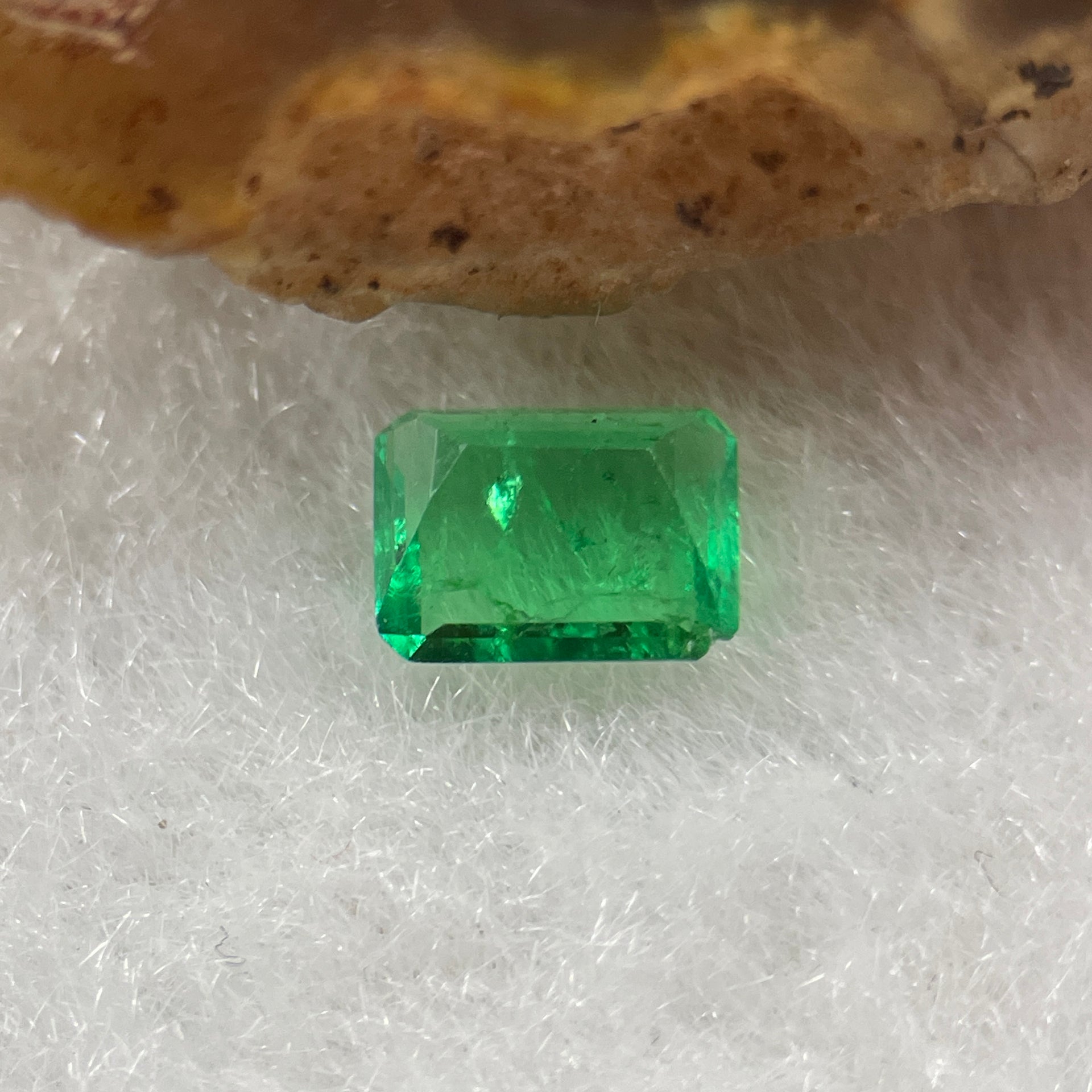 Natural Colombia Green Emerald (Beryl) Cut-Cornered Rectangular step cut 0.52ct 6.1 by 4.6 by 2.5mm - Huangs Jadeite and Jewelry Pte Ltd