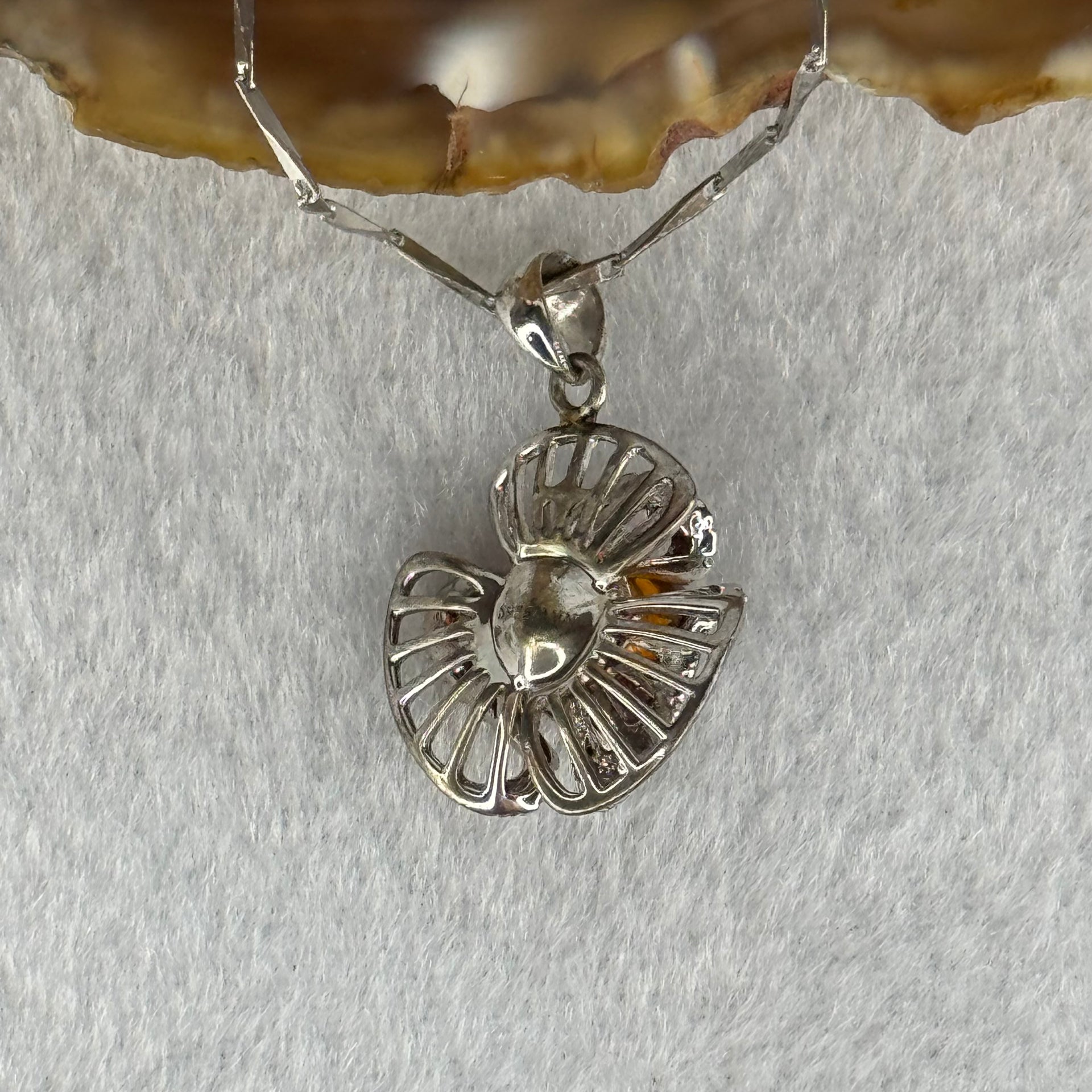 Natural Amber with Cubic Zirconia in S925 Sliver Pendent Necklace 4.04g 7.8mm - Huangs Jadeite and Jewelry Pte Ltd