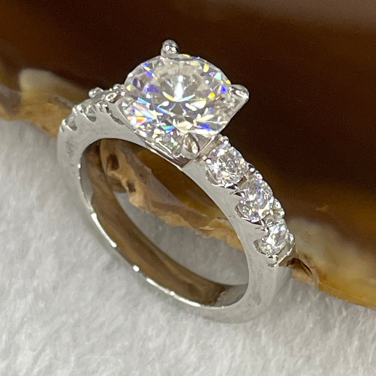 2.0Ct Colourless Round Brilliant Diameter 8.0mm VVS1 Excellent Cut Moissanite Excellent Polish Excellent Symmetry None Florescence in S925 Sliver Rings US 6 HK 13