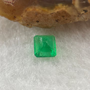 Natural Colombia Green Emerald (Beryl) Cut-Cornered Rectangular step cut 0.55ct 5.0 by 4.6 by 3.4mm - Huangs Jadeite and Jewelry Pte Ltd