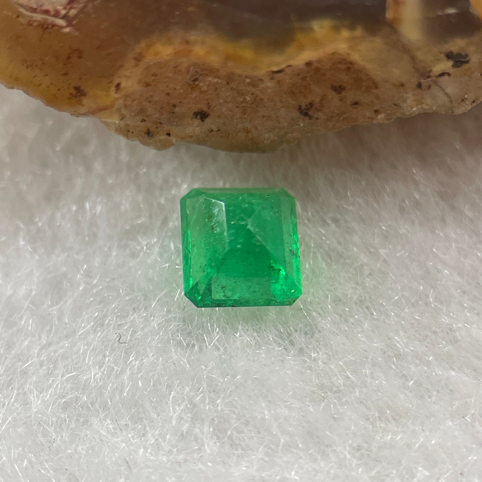 Natural Colombia Green Emerald (Beryl) Cut-Cornered Rectangular step cut 0.55ct 5.0 by 4.6 by 3.4mm - Huangs Jadeite and Jewelry Pte Ltd