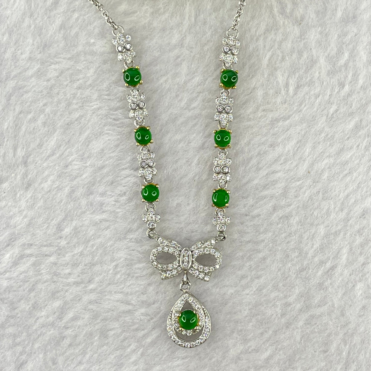 Type A Icy Green Omphasite Jadeite Ribbon Pendantin S925 Sliver Necklace 6.19g 3.9 by 2.0mm 7pcs - Huangs Jadeite and Jewelry Pte Ltd