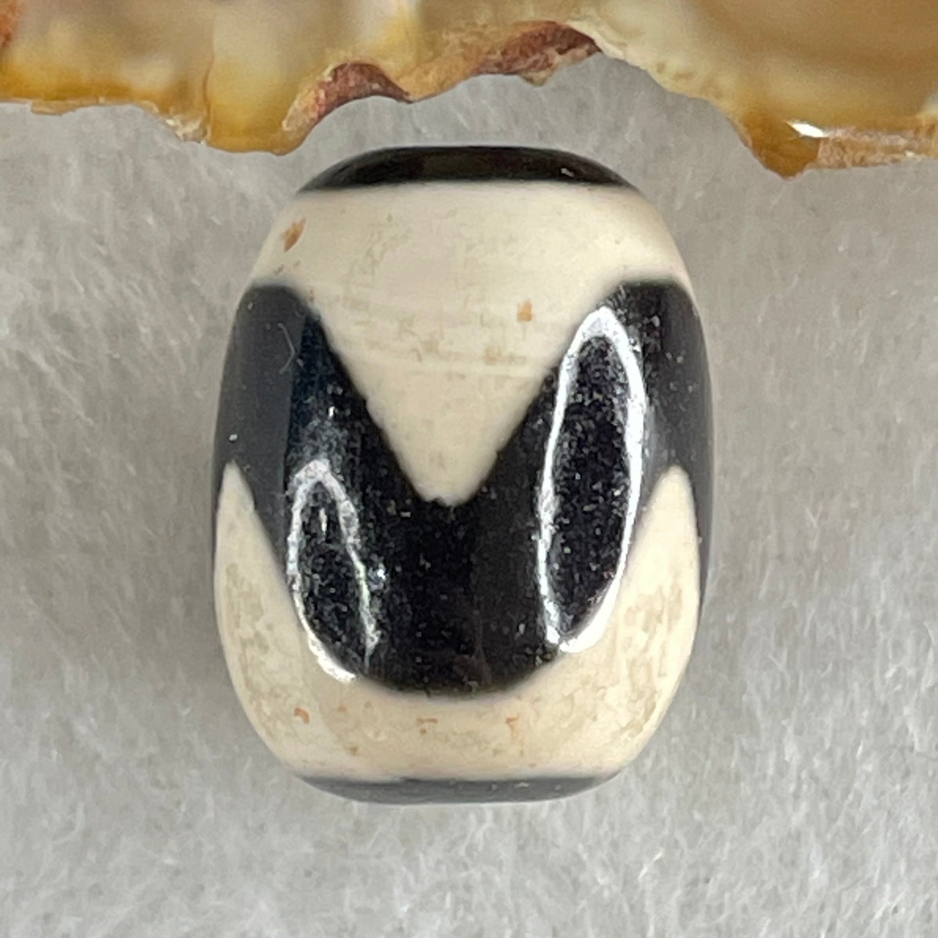 Natural Powerful Tibetan Old Oily Agate Tiger Tooth Daluo Dzi Bead Heavenly Master (Tian Zhu) 虎呀天诛 4.88g 17.4 by 13.2mm - Huangs Jadeite and Jewelry Pte Ltd