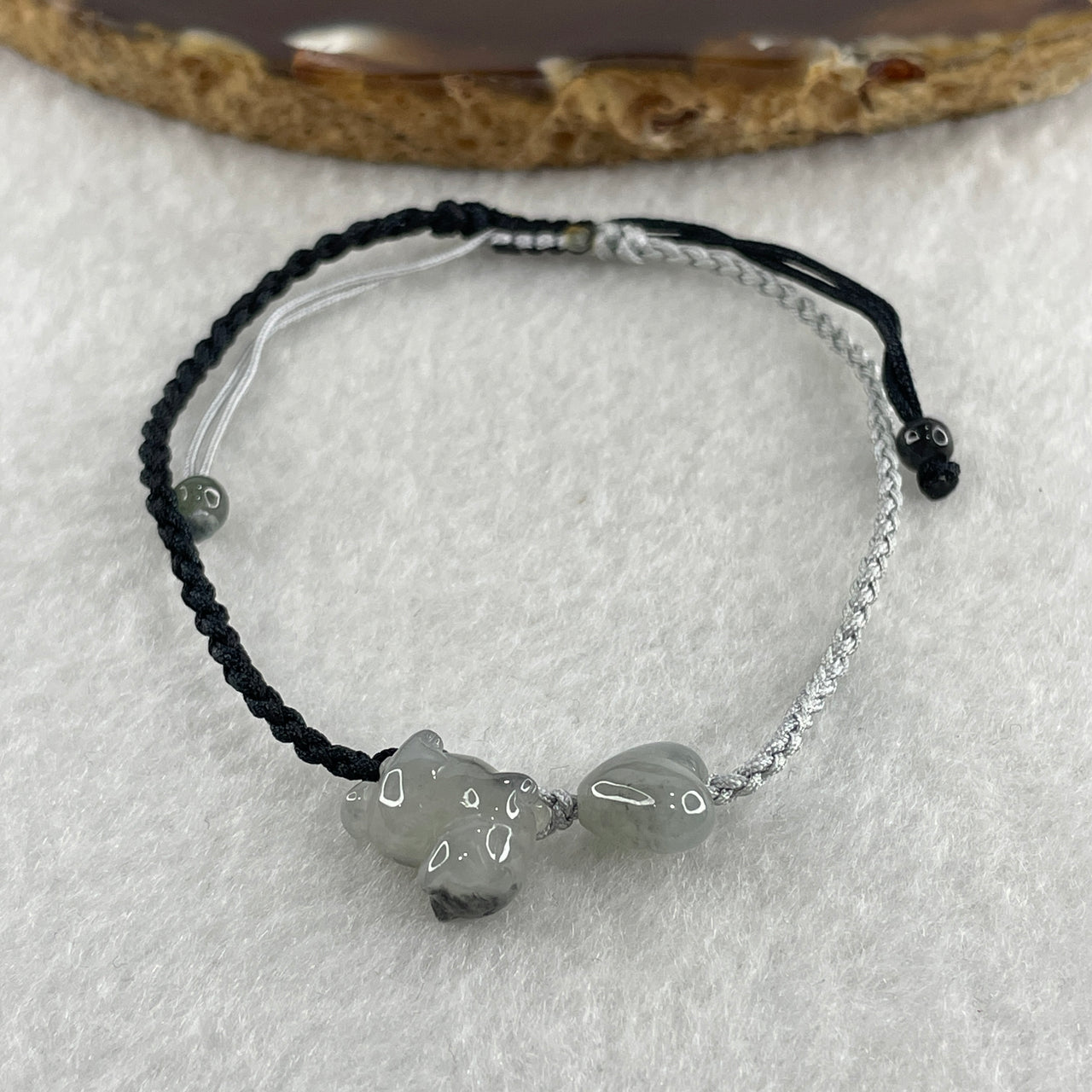 Certified Natural Type A Wuji Grey Jadeite Cat and Heart Shape Charm Bracelet 2.58g 16-20cm 11.7 by 9.1 by 6.2mm