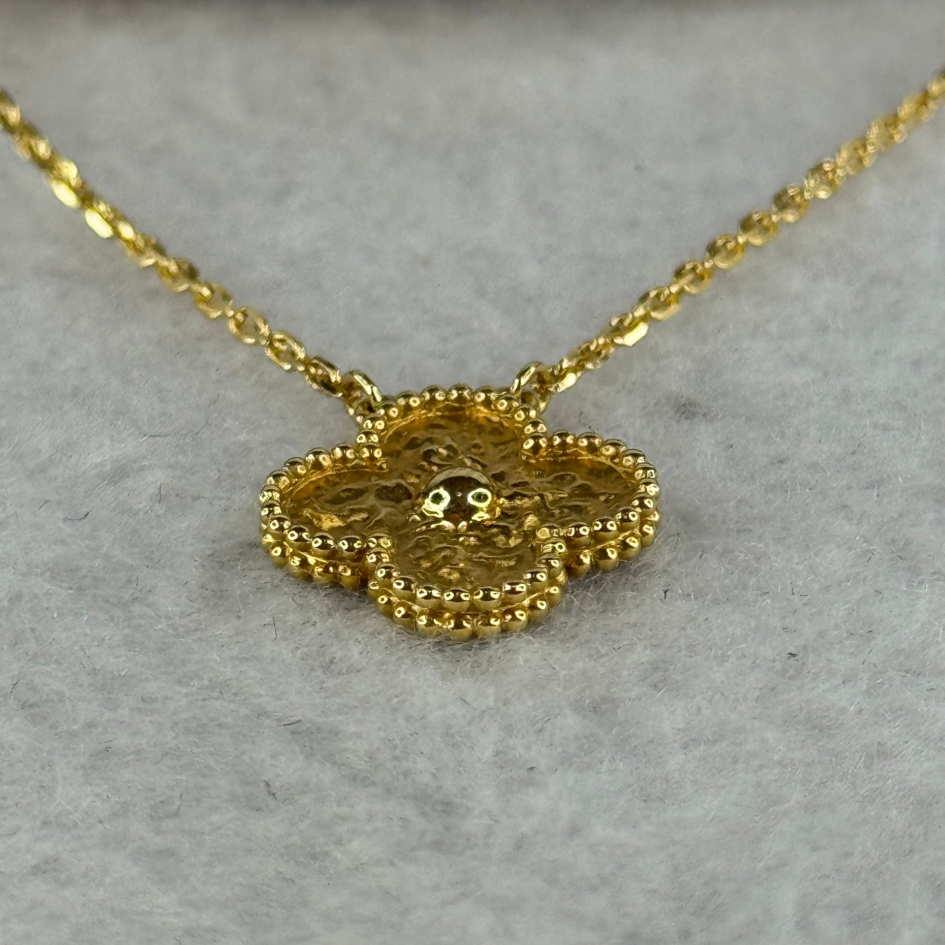 Pre-Love) Van Cleef Arpels VCA Vintage Alhambra Pendant Necklace 18