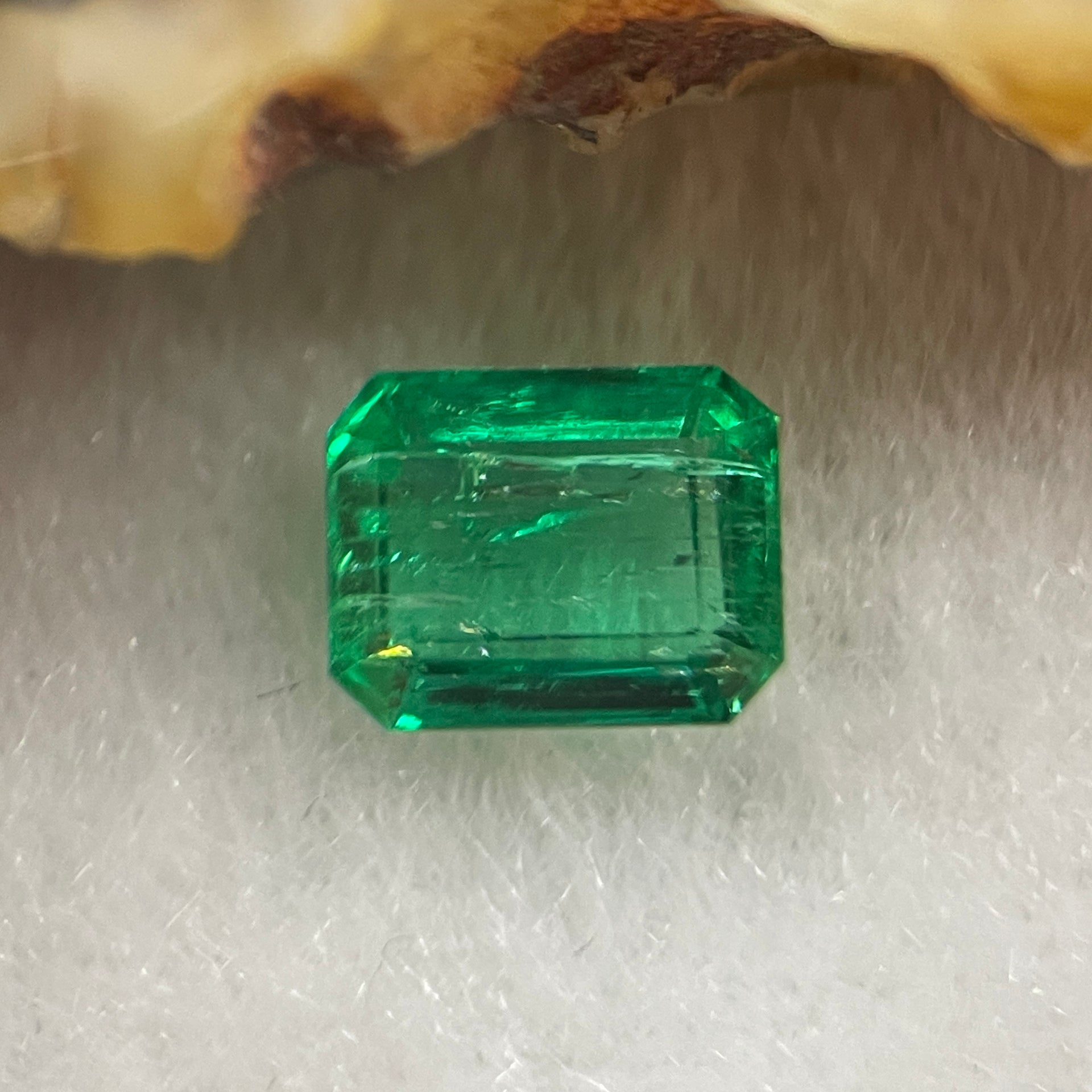 Natural Colombia Green Emerald (Beryl) Cut-Cornered Rectangular step cut 1.23ct 7.4 by 5.9 by 3.3mm - Huangs Jadeite and Jewelry Pte Ltd