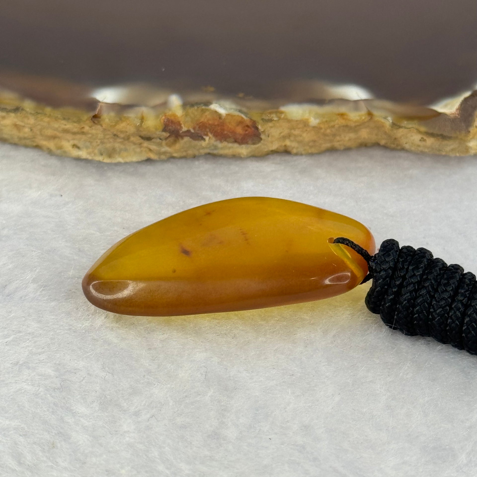 Natural Amber Pendent 天然琥珀牌 5.52g 35.8 by 24.0 by 7.4mm - Huangs Jadeite and Jewelry Pte Ltd