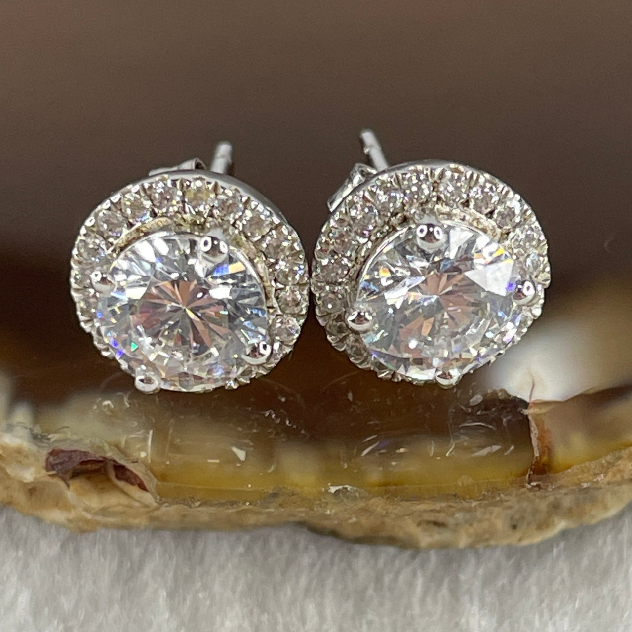 1.0Ct Colourless Round Brilliant Diameter 6.0mm VVS1 Excellent Cut Moissanite Excellent Polish Excellent Symmetry None Florescence in S925 Sliver Earring