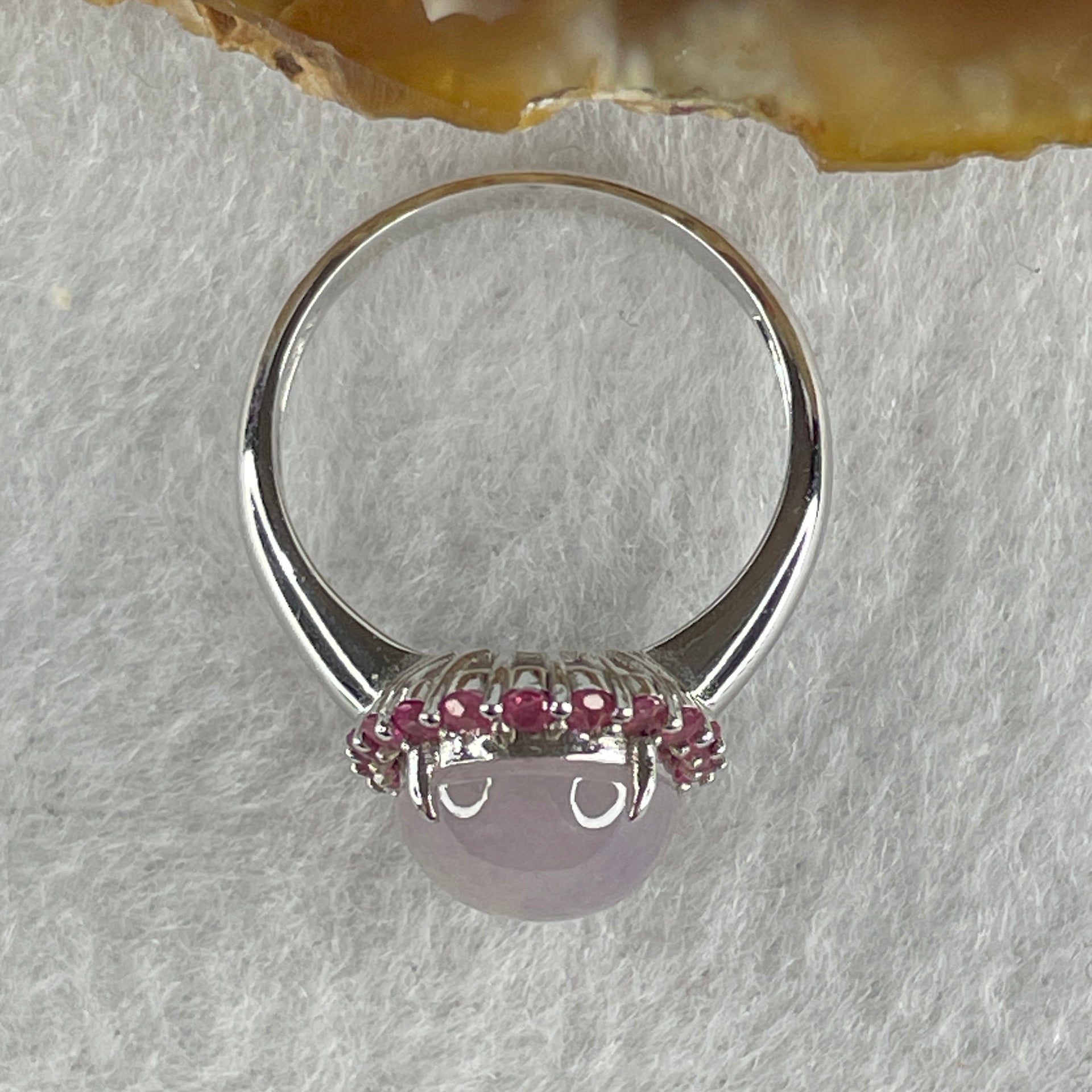 High Grade Natural Type A Bright Lavender Jadeite Cabouchon Oval Shape Ring in 18K AU750 White Gold with Natural Pink Sapphires 4.24g 11.2 by 9.3 by 5.8mm US6.8 HK15 - Huangs Jadeite and Jewelry Pte Ltd