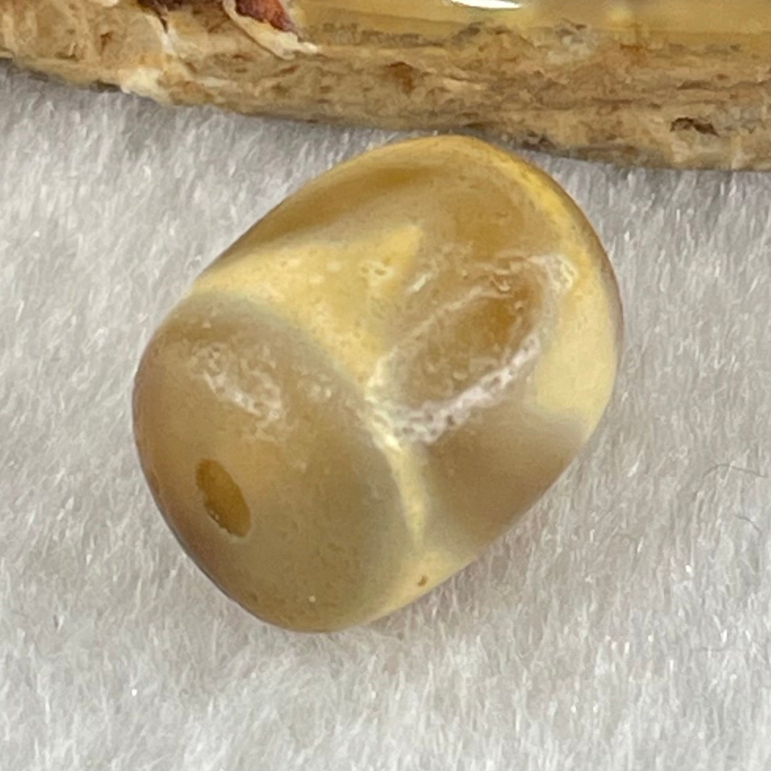 Natural Powerful Tibetan Old Oily Agate Tiger Tooth Daluo Dzi Bead Heavenly Master (Tian Zhu) 虎呀天诛 2.46g 13.4 by 10.7mm - Huangs Jadeite and Jewelry Pte Ltd
