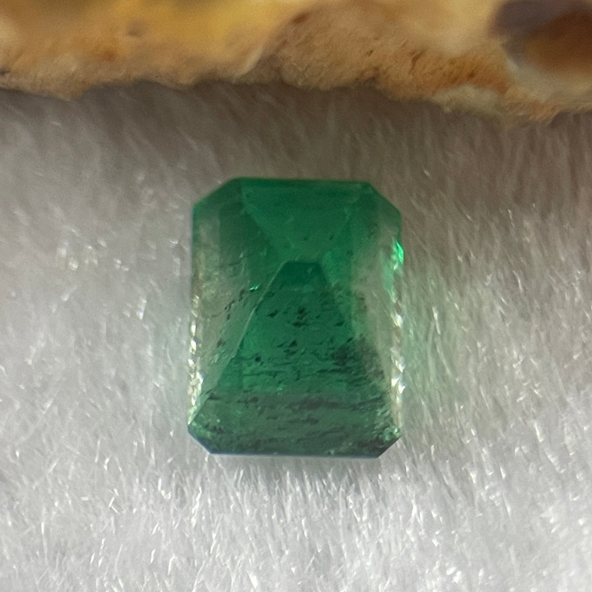 Natural Colombia Green Emerald (Beryl) Cut-Cornered Rectangular step cut 0.81ct 6.5 by 4.5 by 3.6mm - Huangs Jadeite and Jewelry Pte Ltd