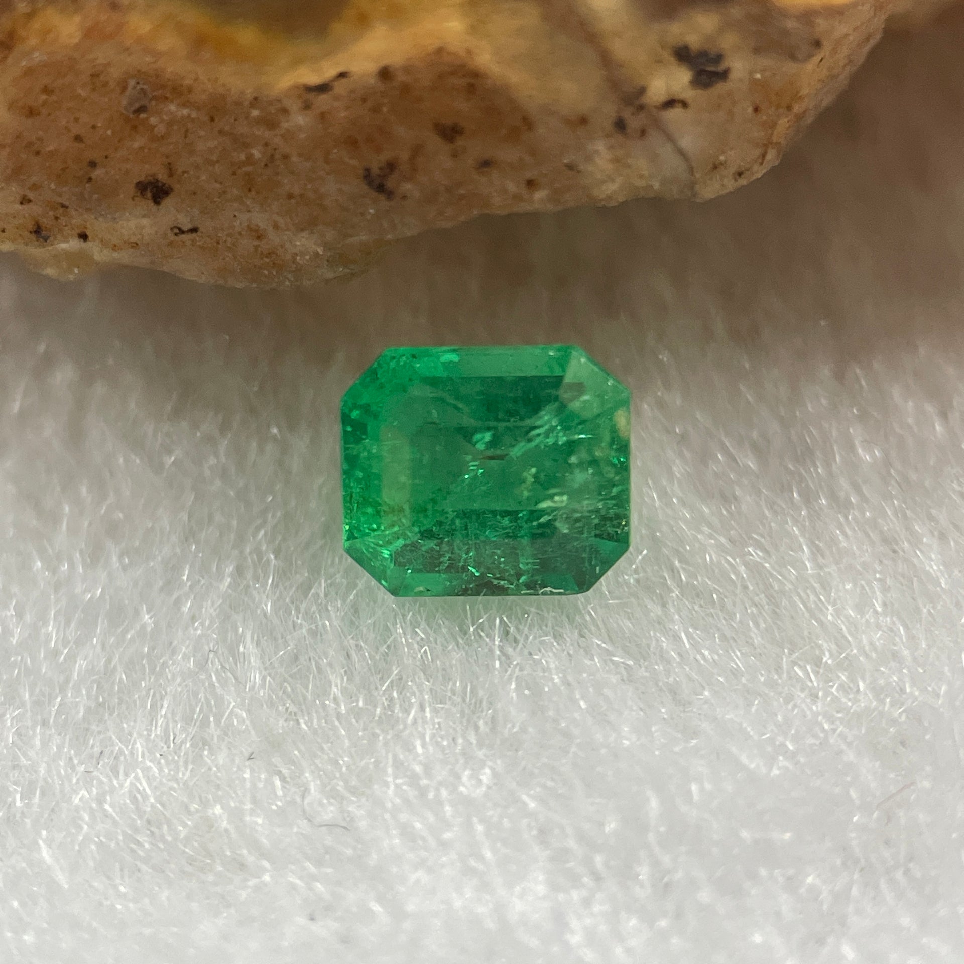 Natural Colombia Green Emerald (Beryl) Cut-Cornered Rectangular step cut 0.66ct 5.5 by 5.2 by 3.0mm - Huangs Jadeite and Jewelry Pte Ltd