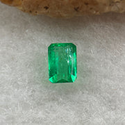 Natural Colombia Vivid Green Emerald (Beryl) Cut-Cornered Rectangular Step cut 0.44ct 5.4 by 3.9 by 2.6mm - Huangs Jadeite and Jewelry Pte Ltd