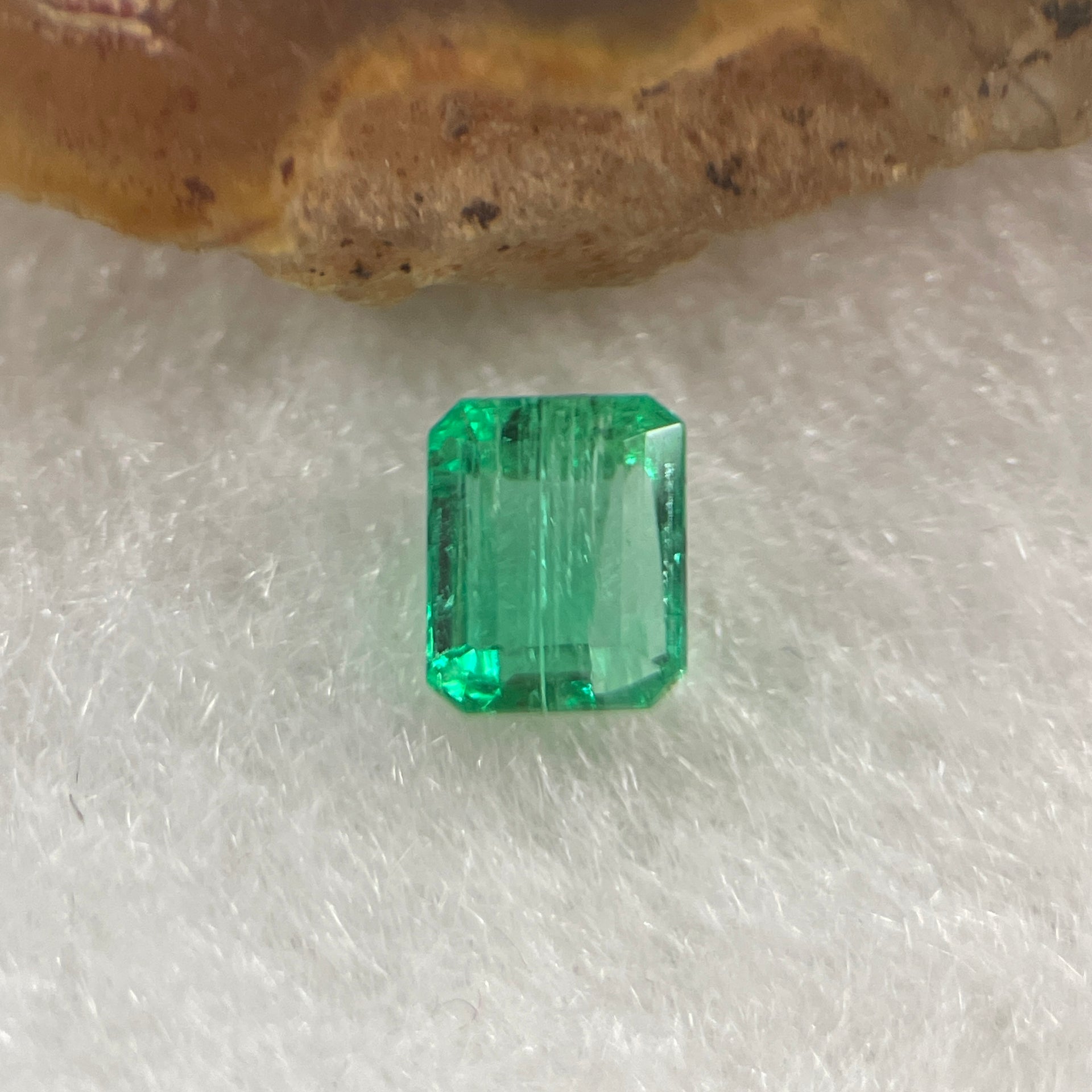 Natural Colombia Green Emerald (Beryl) Cut-Cornered Rectangular step cut 0.53ct 5.2 by 4.4 by 3.0mm - Huangs Jadeite and Jewelry Pte Ltd