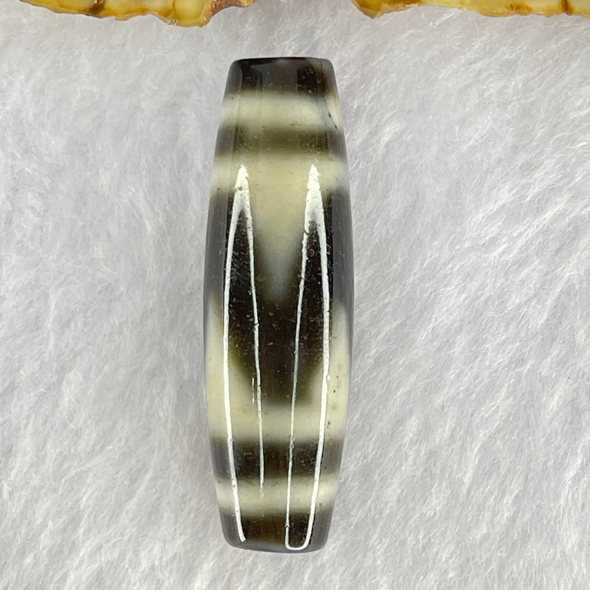 Natural Powerful Tibetan Old Oily Agate Tiger Tooth Daluo Dzi Bead Heavenly Master (Tian Zhu) 8.53g 38.7 by 12.0mm - Huangs Jadeite and Jewelry Pte Ltd