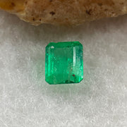 Natural Colombia Vivid Green Emerald (Beryl) Cut-Cornered Rectangle Step cut 0.49ct 5.0 by 4.3 by 2.7mm - Huangs Jadeite and Jewelry Pte Ltd