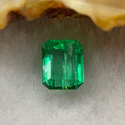 Natural Colombia Green Emerald (Beryl) Cut-Cornered Rectangular step cut 1.07ct 7.1 by 5.7 by 3.1mm - Huangs Jadeite and Jewelry Pte Ltd