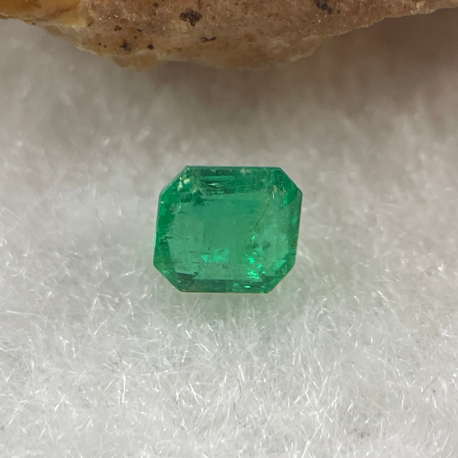 Natural Colombia Vivid Green Emerald (Beryl) Cut-Cornered Square Step cut 0.42ct 4.2 by 4.1 by 3.1mm - Huangs Jadeite and Jewelry Pte Ltd