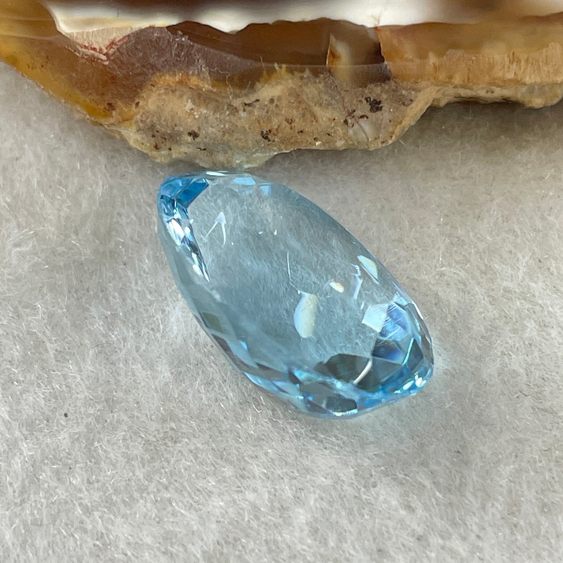 Natural Sky Blue Topaz Oval Shape 17.79ct 18.1 by 13.4 by 8.9mm - Huangs Jadeite and Jewelry Pte Ltd