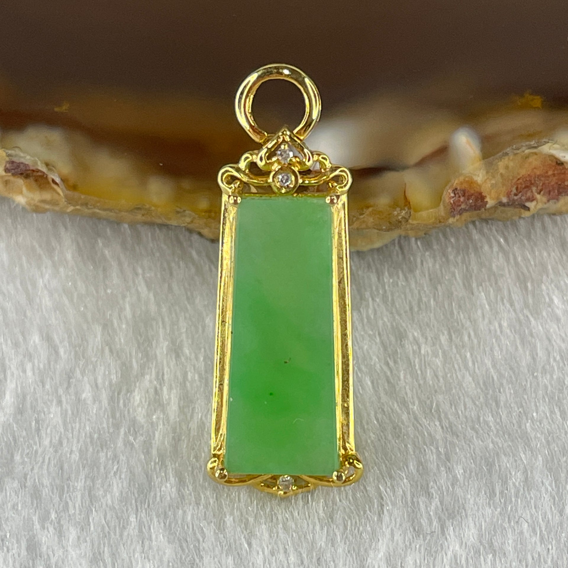 18K Yellow Gold Type A Natural Apple Green Jadeite Wu Shi Pai 16.5 by 7.1 by 2.5mm with Natural Diamonds Pendant 1.88g - Huangs Jadeite and Jewelry Pte Ltd