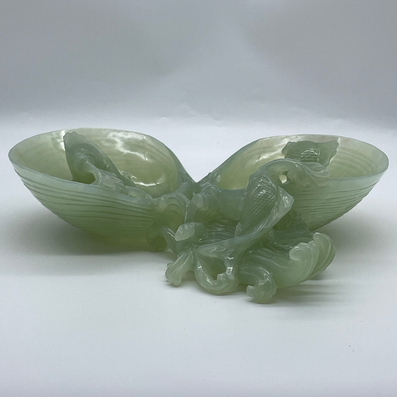 Natural Semi Icy Green Serpentine 3 Fishs on Clam and Wave Display 1,945.9g 270.0 by 230.0 by 65.0mm